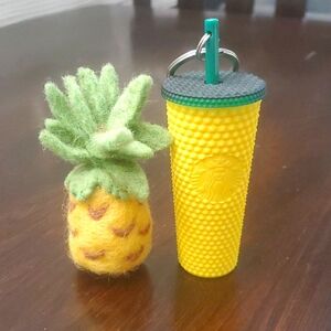 Starbucks Hawaii addition stud keychain